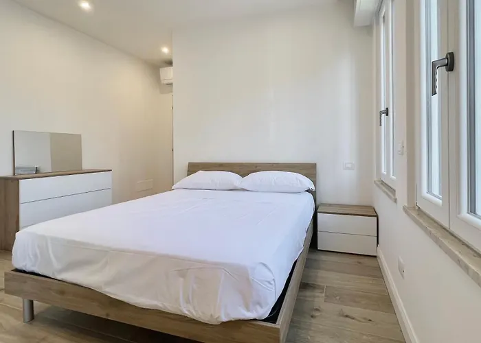 Nuovissimo Trilo Vicino Ai Campi Da Tennis Varazze